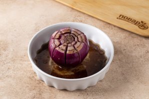 Запеченный красный лук "Водяная лилия" Запеченный красный лук "Водяная лилия"