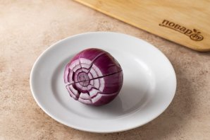 Запеченный красный лук "Водяная лилия"