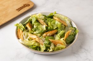 "Цезарь" с соевой спаржей