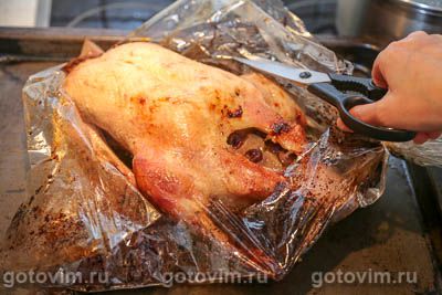 Фаршированная утка с яблоками и виноградом в духовке Фаршированная утка с яблоками и виноградом в духовке