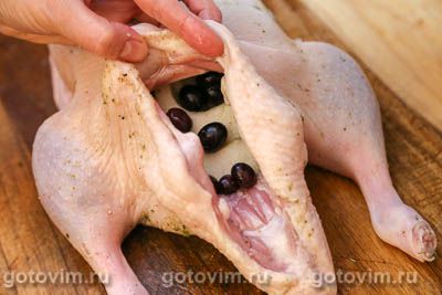 Фаршированная утка с яблоками и виноградом в духовке Фаршированная утка с яблоками и виноградом в духовке