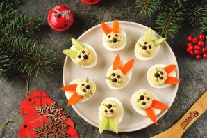 Фаршированные яйца "Кролики" на Новый год Фаршированные яйца "Кролики" на Новый год