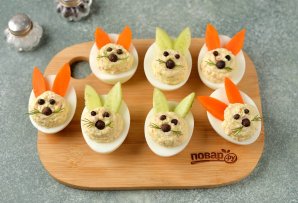 Фаршированные яйца "Кролики" на Новый год Фаршированные яйца "Кролики" на Новый год