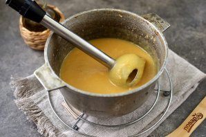 Гороховое пюре с обжаренным копчёным беконом Гороховое пюре с обжаренным копчёным беконом