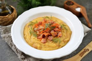 Гороховое пюре с обжаренным копчёным беконом Гороховое пюре с обжаренным копчёным беконом