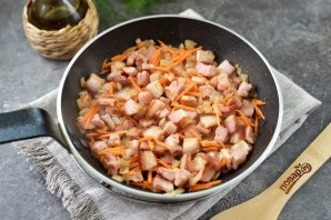 Гороховое пюре с обжаренным копчёным беконом Гороховое пюре с обжаренным копчёным беконом