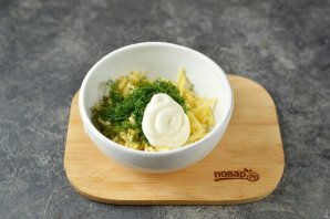 Хот-дог в багете с чесночно-сырной корочкой Хот-дог в багете с чесночно-сырной корочкой