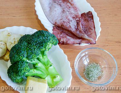 Кальмар с начинкой из брокколи и шампиньонов, запеченный в духовке