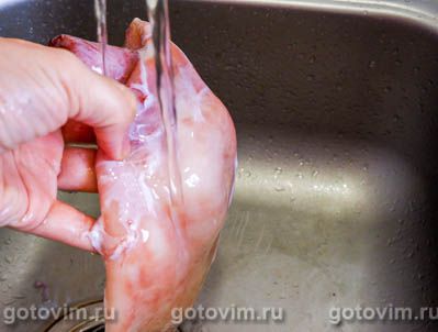 Кальмар с начинкой из брокколи и шампиньонов, запеченный в духовке