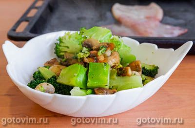 Кальмар с начинкой из брокколи и шампиньонов, запеченный в духовке