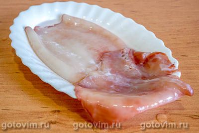 Кальмар с начинкой из брокколи и шампиньонов, запеченный в духовке