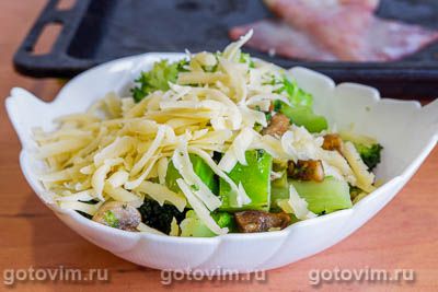 Кальмар с начинкой из брокколи и шампиньонов, запеченный в духовке