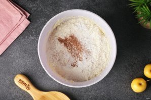 Кекс с вишней и яблоком Кекс с вишней и яблоком