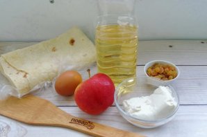 Конвертики из лаваша с яблоками, изюмом и творогом