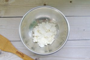 Конвертики из лаваша с яблоками, изюмом и творогом