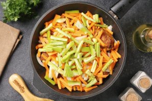 Курица на сковороде по-абхазски Курица на сковороде по-абхазски