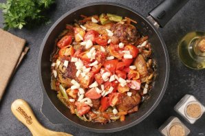 Курица на сковороде по-абхазски Курица на сковороде по-абхазски