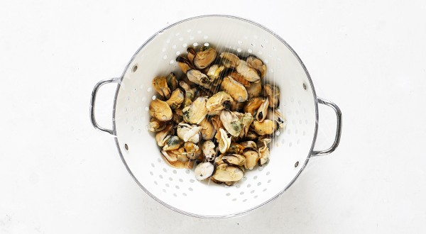 Мидии с луком на сковороде , пошаговый рецепт с фото Мидии с луком на сковороде , пошаговый рецепт с фото