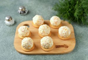 Новогодняя закуска "Кролики на крекерах" Новогодняя закуска "Кролики на крекерах"