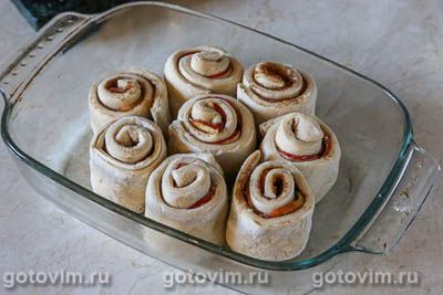 Пирог-семейка из слоеных рулетов с яблоками и корицей Пирог-семейка из слоеных рулетов с яблоками и корицей