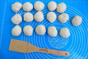 Пирожки с яблоками и вишней