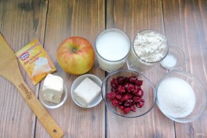 Пирожки с яблоками и вишней