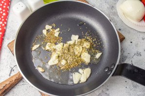 Салат из жареных помидоров