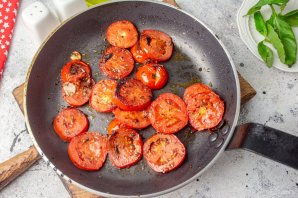 Салат из жареных помидоров