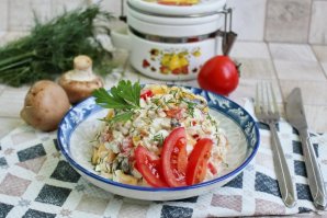 Салат "Любимый" с курицей и грибами