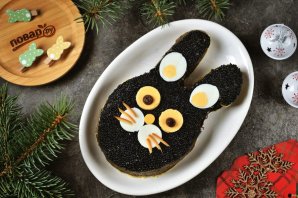 Салат на год Черного Водяного Кролика с черной икрой