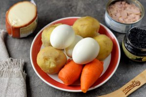 Салат на год Черного Водяного Кролика с черной икрой