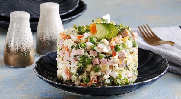 Салат оливье с колбасой и свежим огурцом, пошаговый рецепт с фото Салат оливье с колбасой и свежим огурцом, пошаговый рецепт с фото