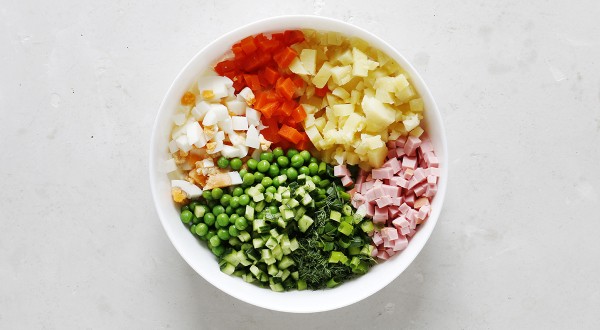 Салат оливье с колбасой и свежим огурцом, пошаговый рецепт с фото Салат оливье с колбасой и свежим огурцом, пошаговый рецепт с фото