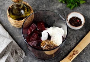 Сморреброд с сельдью, свекольным пюре и картофелем Сморреброд с сельдью, свекольным пюре и картофелем