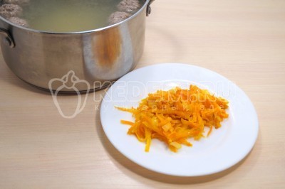 Суп с фрикадельками и вермишелью Суп с фрикадельками и вермишелью