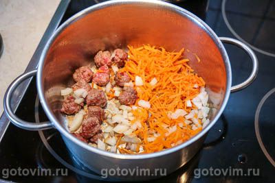 Суп с сырыми мясными колбасками чевапчичами