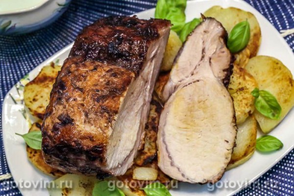 Свинина в виноградном соусе, запеченная в духовке 