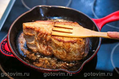 Свинина в виноградном соусе, запеченная в духовке 