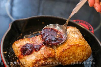 Свинина в виноградном соусе, запеченная в духовке 