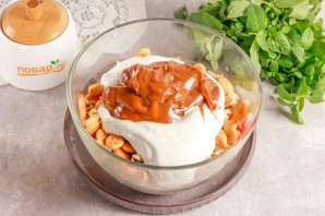 Торт из печенья "Рыбки" со сгущенкой