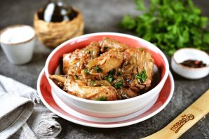 Тушёные куриные шейки с луком Тушёные куриные шейки с луком