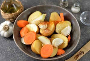 Запеченная телячья ножка с картофелем Запеченная телячья ножка с картофелем