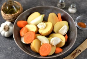 Запеченная телячья ножка с картофелем Запеченная телячья ножка с картофелем