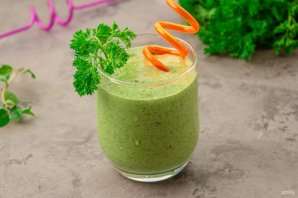 Зеленый смузи с мятой и авокадо Зеленый смузи с мятой и авокадо