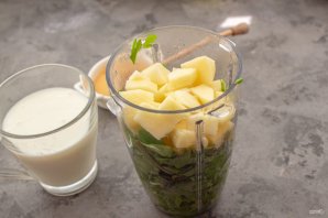 Зеленый смузи с мятой и авокадо Зеленый смузи с мятой и авокадо