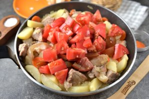 Жаркое из свиной грудинки с помидорами Жаркое из свиной грудинки с помидорами