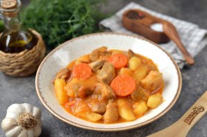 Жаркое из свиной грудинки с помидорами Жаркое из свиной грудинки с помидорами