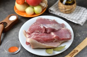 Жаркое из свиной грудинки с помидорами Жаркое из свиной грудинки с помидорами