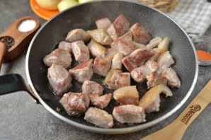 Жаркое из свиной грудинки с помидорами Жаркое из свиной грудинки с помидорами