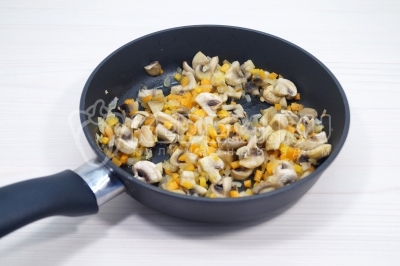 Суп с шампиньонами и картофелем Суп с шампиньонами и картофелем